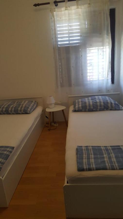 Apartmani Lovre Posedarje Exterior photo