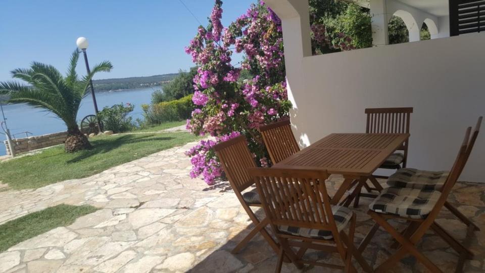 Apartmani Lovre Posedarje Exterior photo