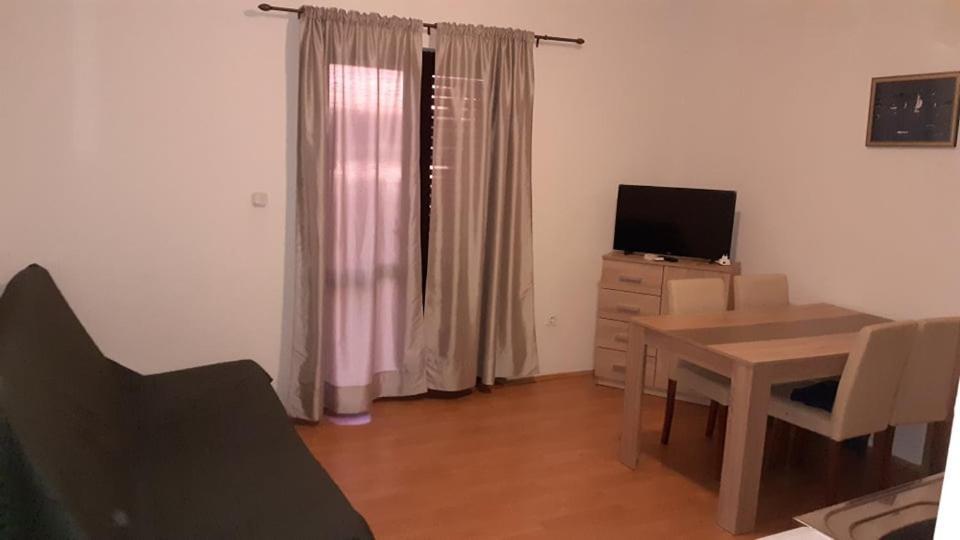 Apartmani Lovre Posedarje Exterior photo