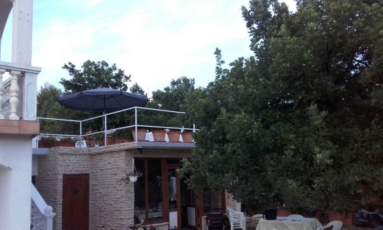 Apartmani Lovre Posedarje Exterior photo