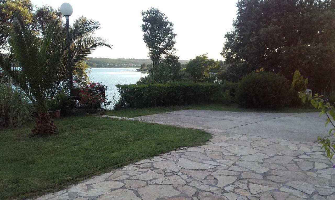 Apartmani Lovre Posedarje Exterior photo