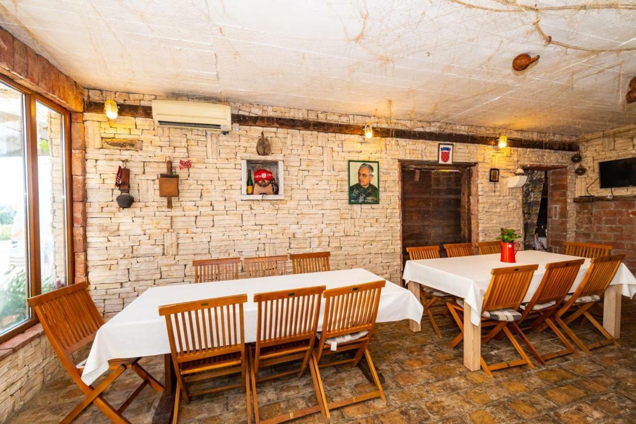 Apartmani Lovre Posedarje Exterior photo