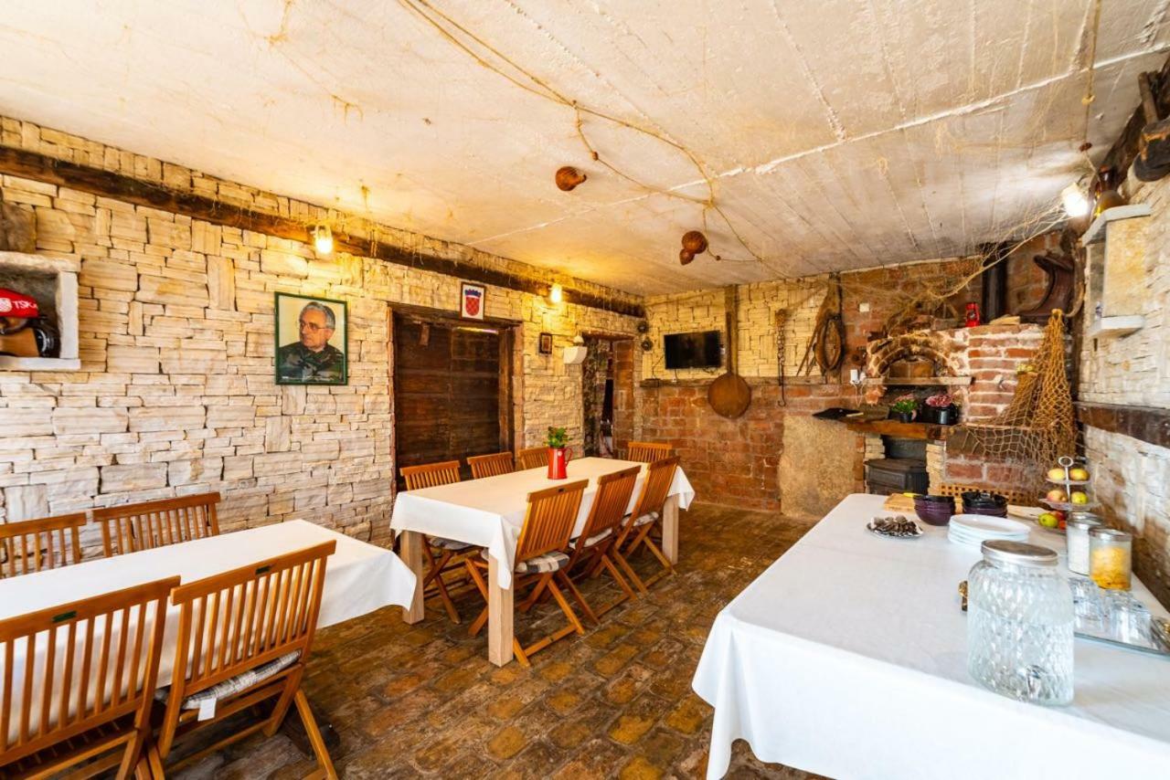 Apartmani Lovre Posedarje Exterior photo