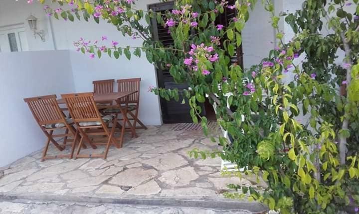 Apartmani Lovre Posedarje Exterior photo